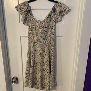 Cute flowery summer dress.